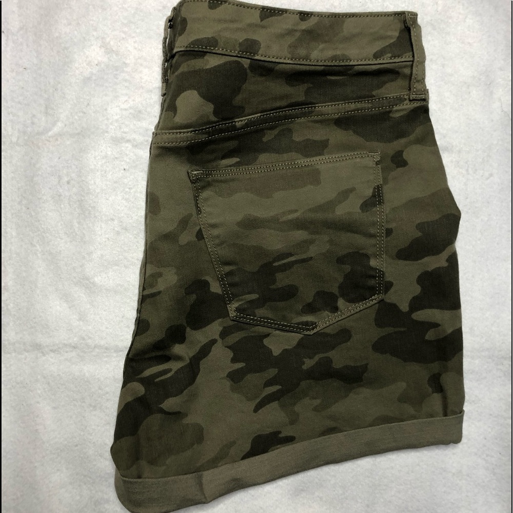 Camo High Rise Midi Shorts - Picture 2 of 3